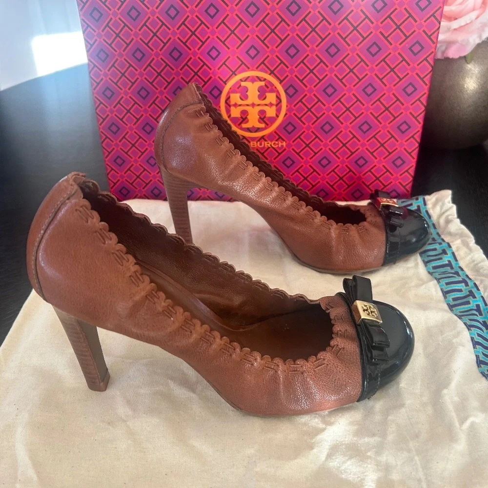 Classy Cognac Leather Bow Patent Toe Pumps Size 8